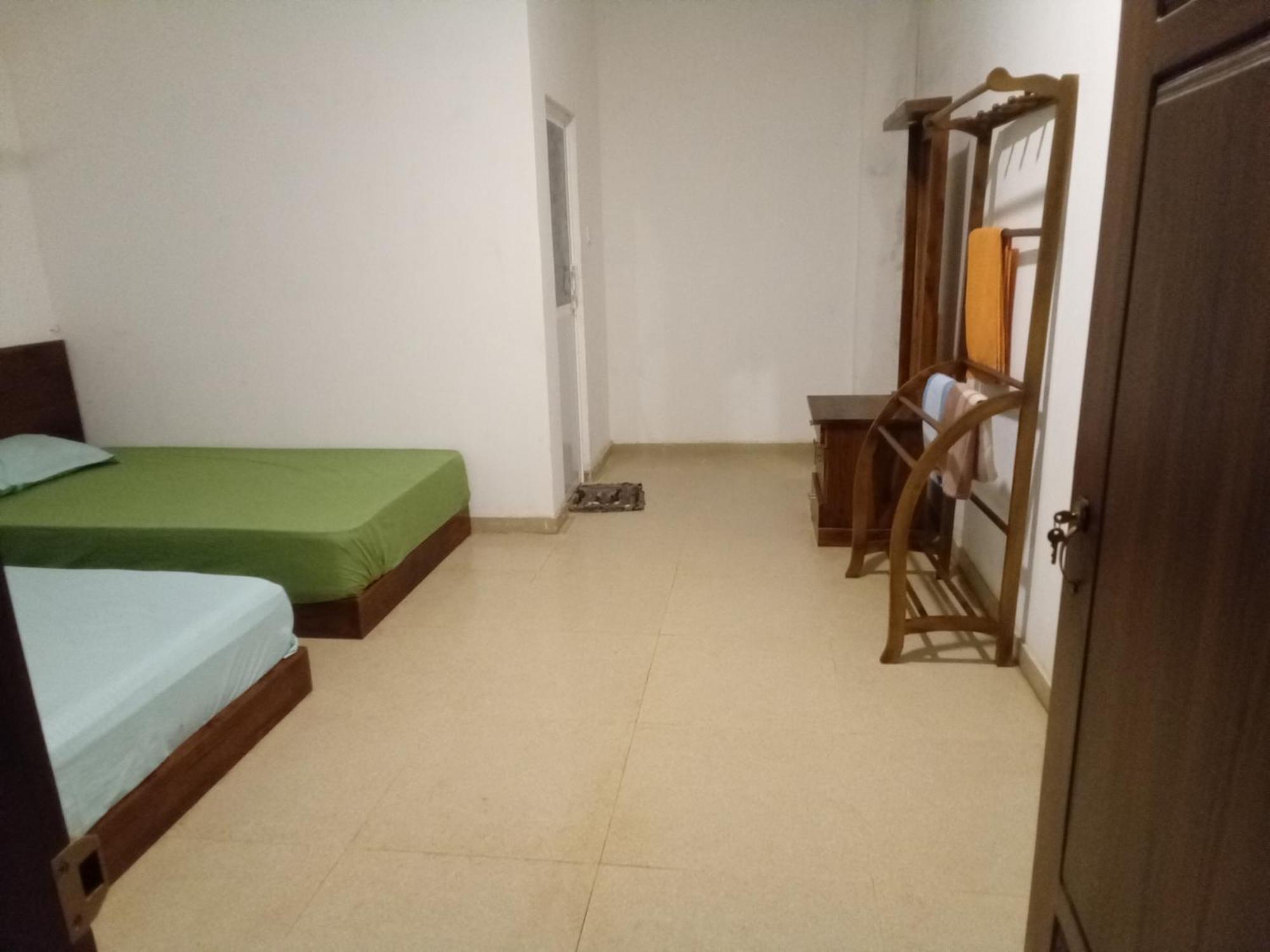 米迪加马东 Kusuma'S Lazy Left酒店 外观 照片